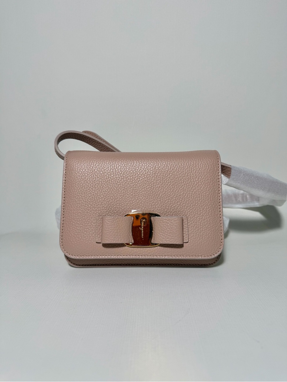 (New) FERRAGAMO
Vara Bow Pebbled-Leather Crossbody Bag